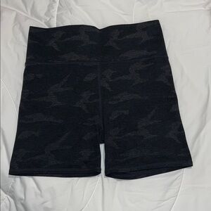 Vuori Dark Camo Women's Bike Shorts
